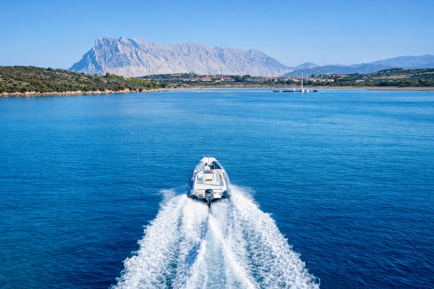 Tour classico Tavolara e Molara — gommone in navigazione